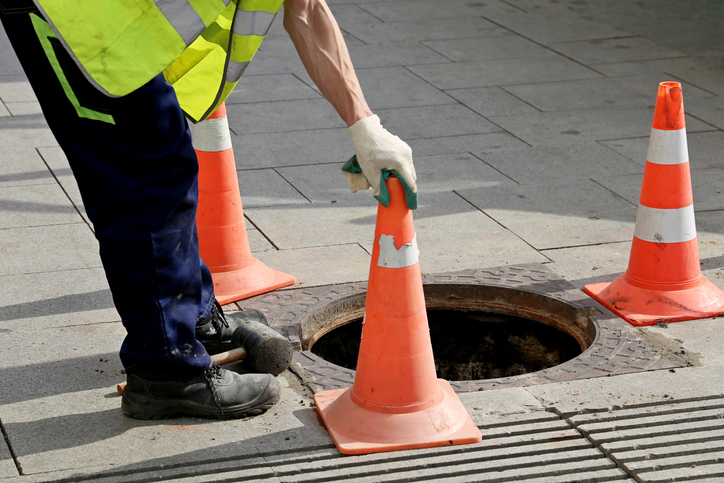 worker preparing for sewer repair